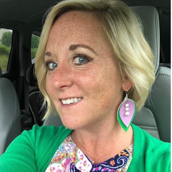 Leather leaf earrings - Picture 4 of 5